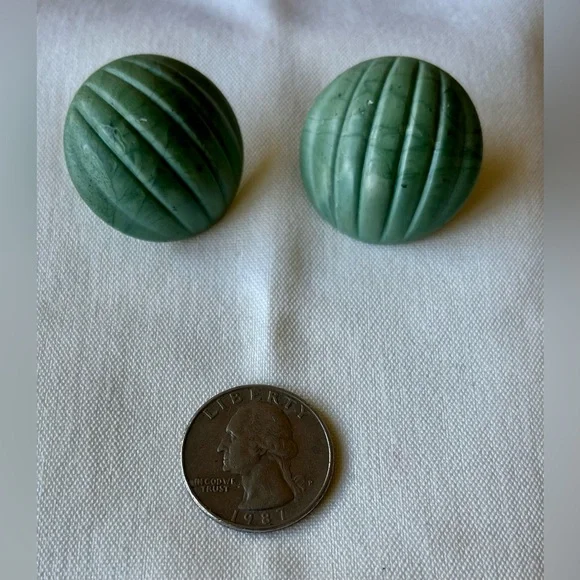 Jade Stone Ribbed Earrings - Picture 14 of 16